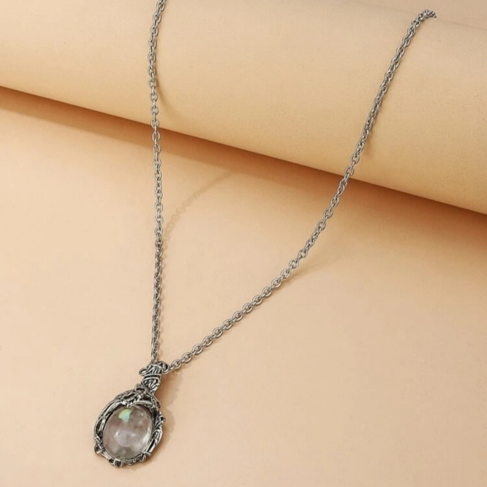 MOON STONE PENDENT NECKLACE!
